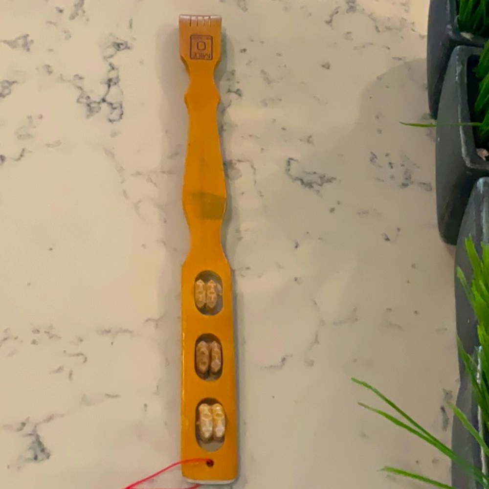Back scratcher/massager